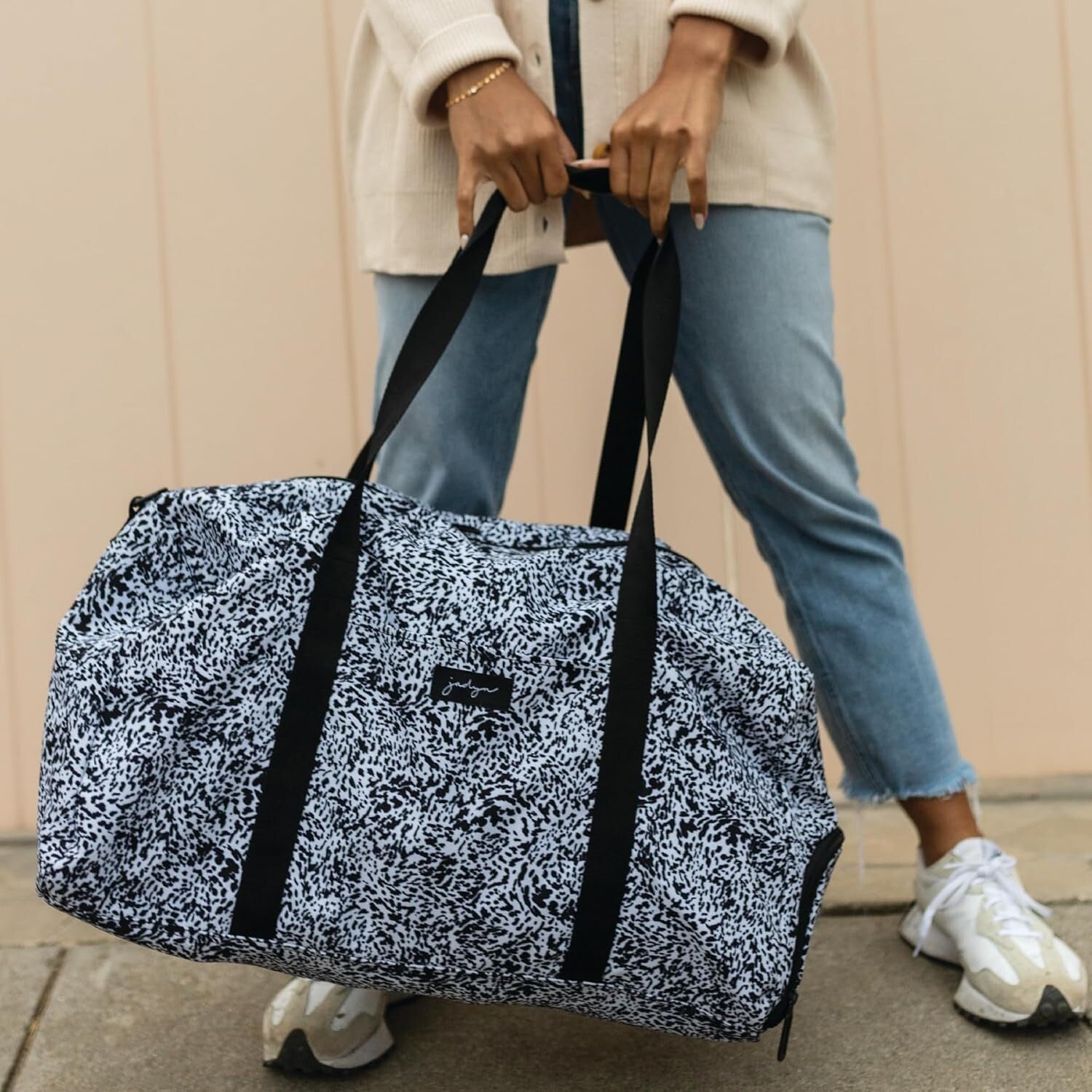 Durable Polyester Travel Bag - Perfect Fit for Yoga, Gym, or Weekend Getaways