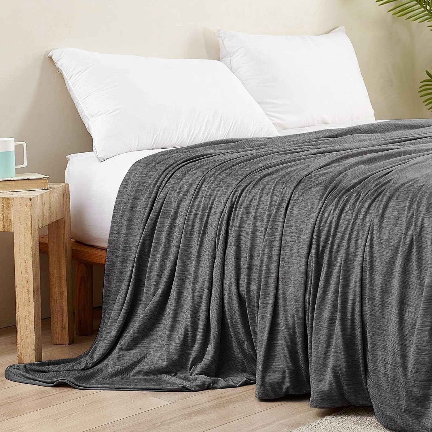 Arc-Chill Cooling Blanket: 51x67in Lightweight Throw for Hot Summer Comfort