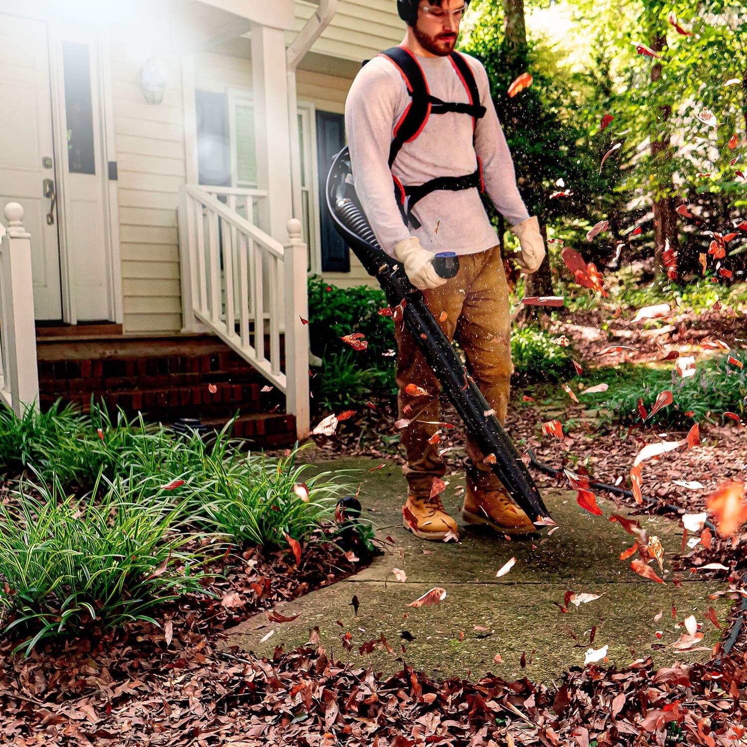 Effortless 31cc Gas Backpack Blower with 470 CFM Airflow and Electric Start