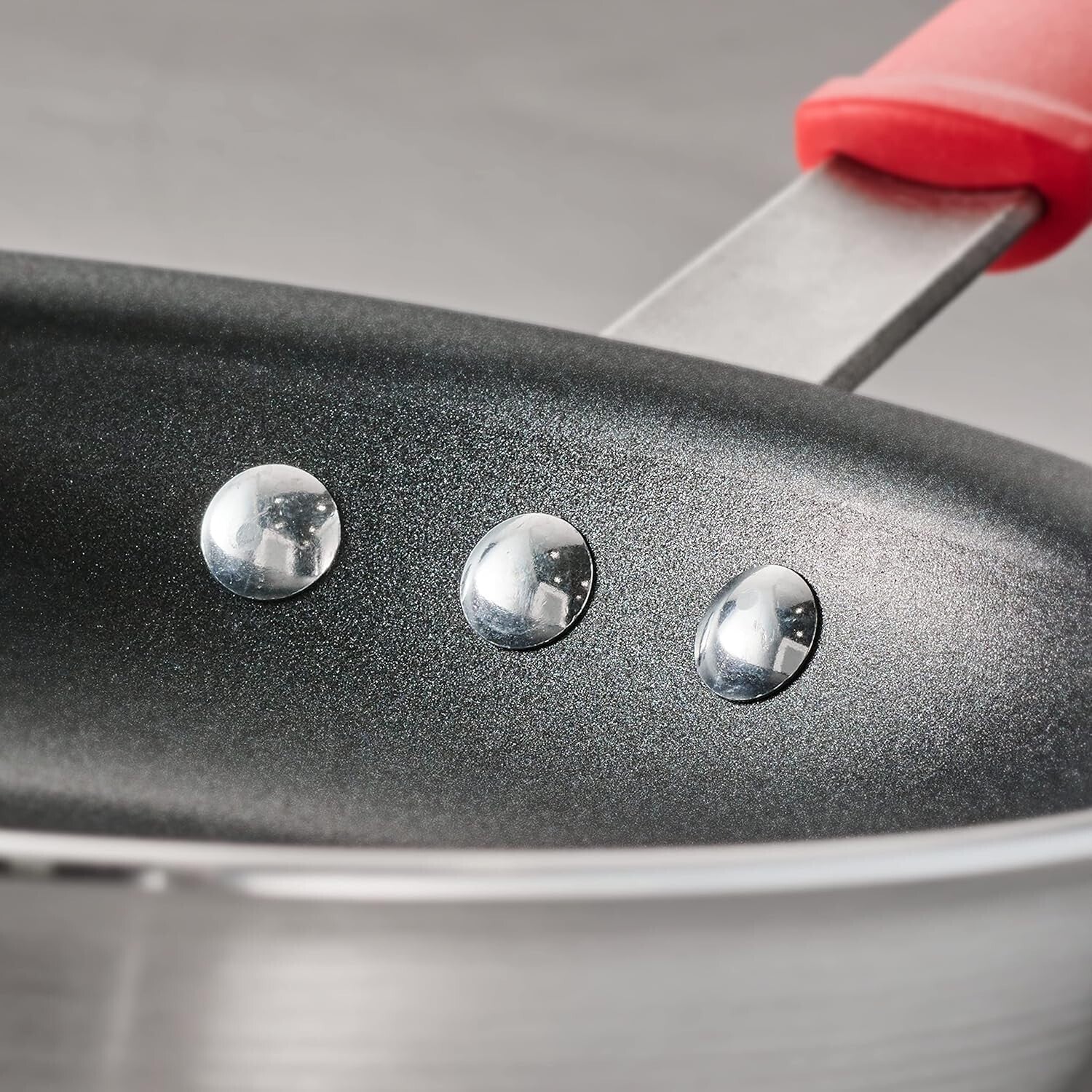 14-Inch Heavy-Gauge Aluminum Frying Pan - Non-Stick & Oven Safe up to 400°F