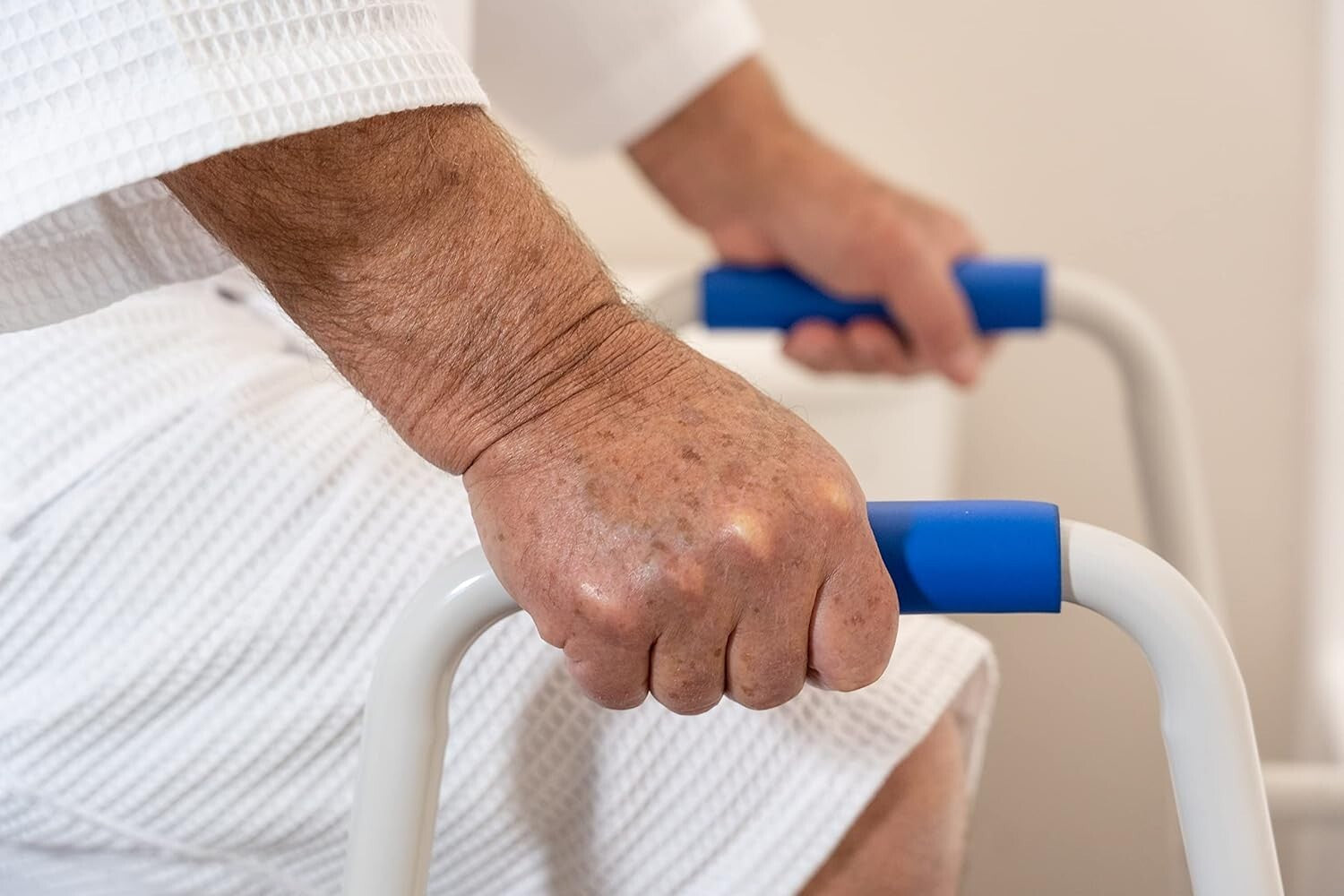 Heavy-Duty Bathtub Step Stool with Handle for Seniors - 300 lbs Weight Capacity
