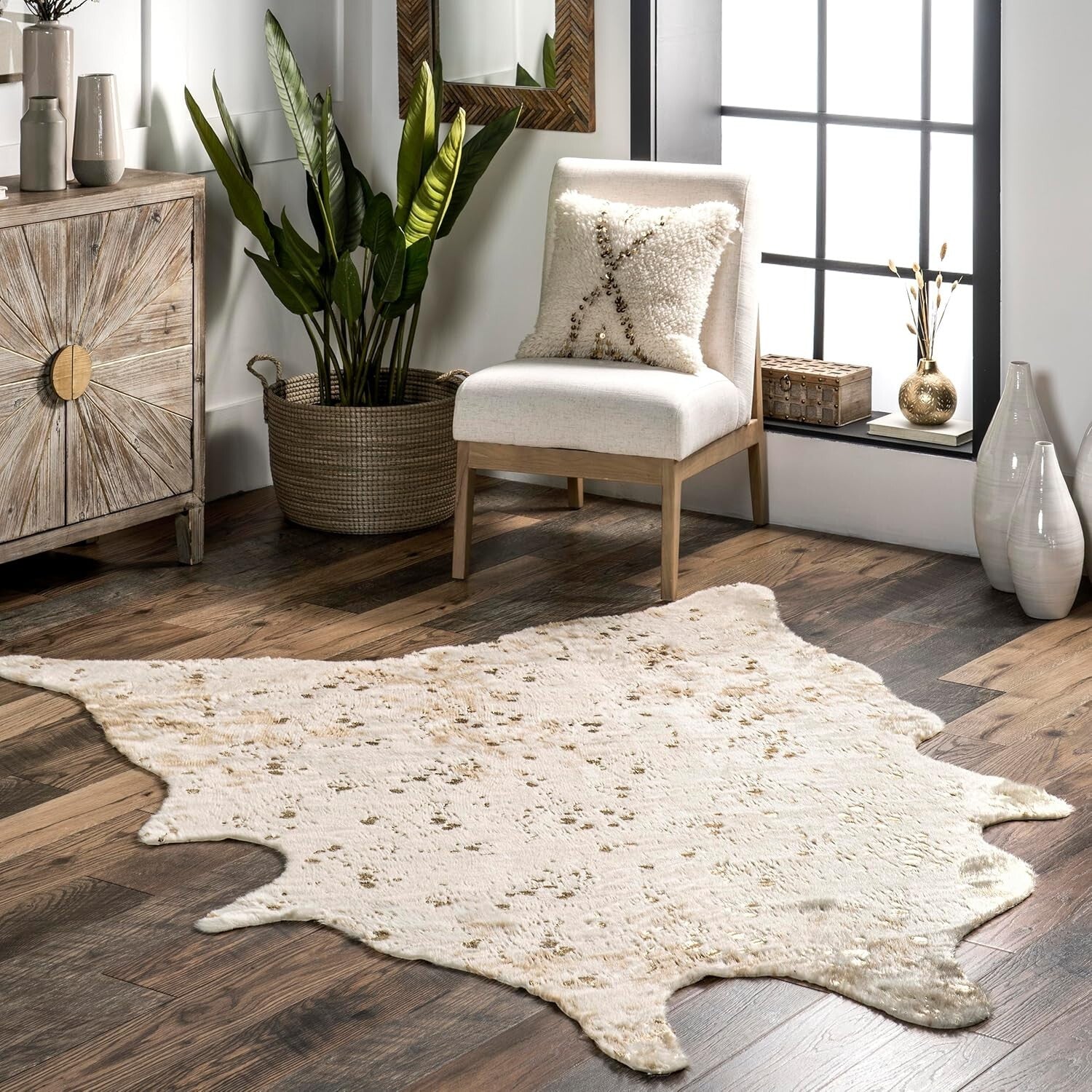 Elegant 4x5 Animal Print Area Rug - Durable & Perfect for Modern Interiors
