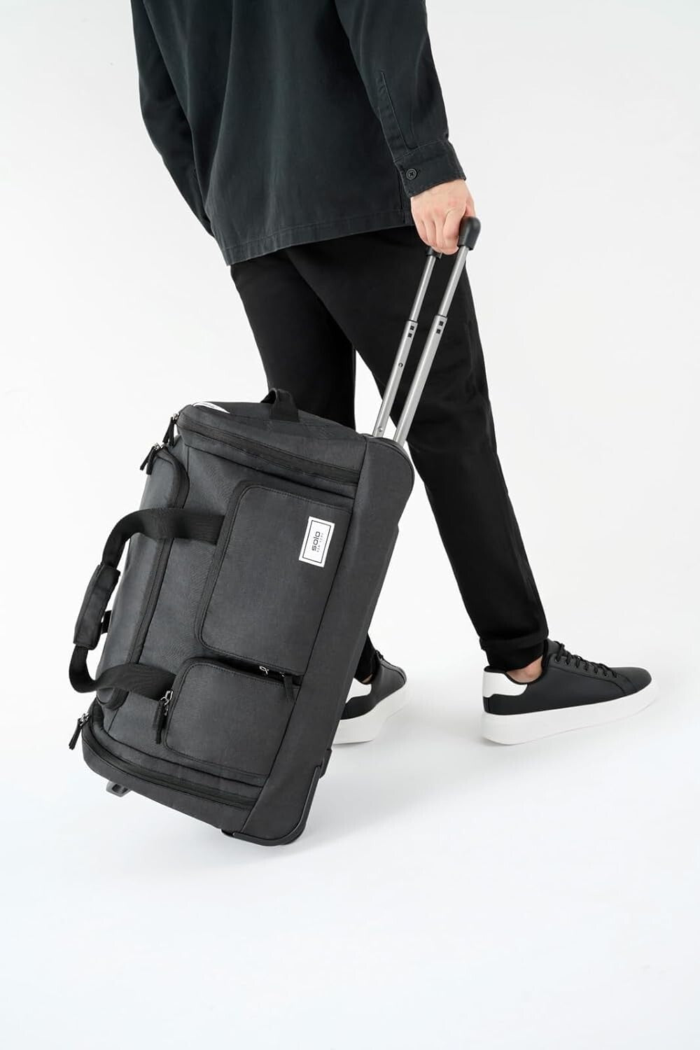 Compact 22 Inch Wheeled Duffle Bag - Lightweight Design for Modern Travelers