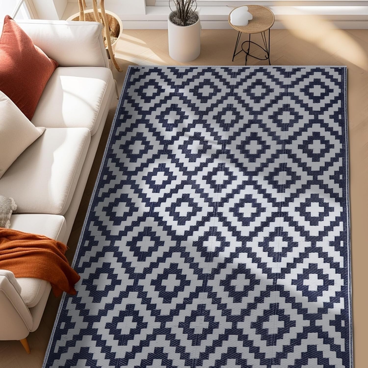 Sophisticated Dark Blue & White 5' x 8'' Outdoor Rug - UV Stabilized Design