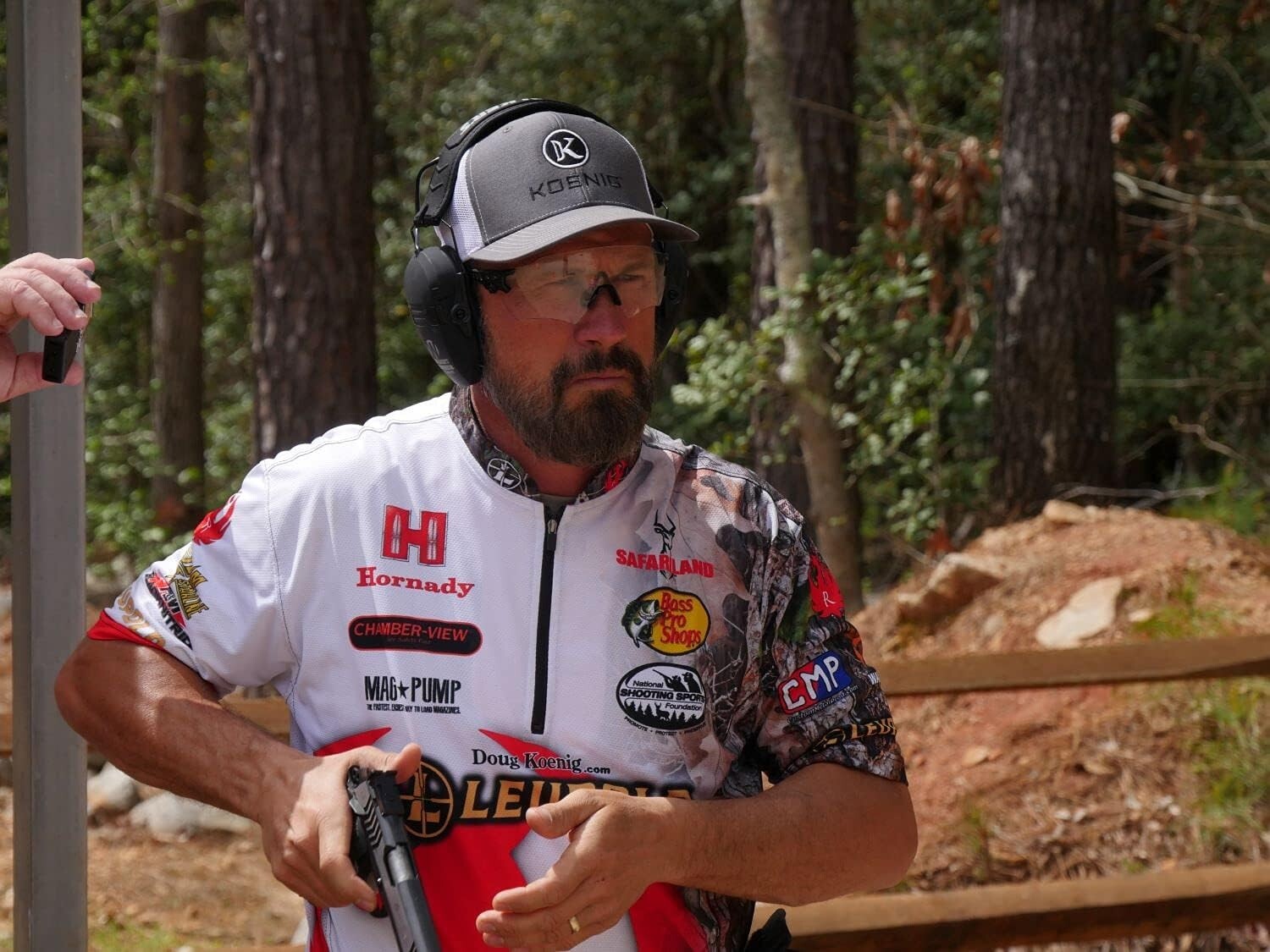 Bluetooth Shooting Earmuffs - Unisex Design with 4 Microphones & Noise Reduction