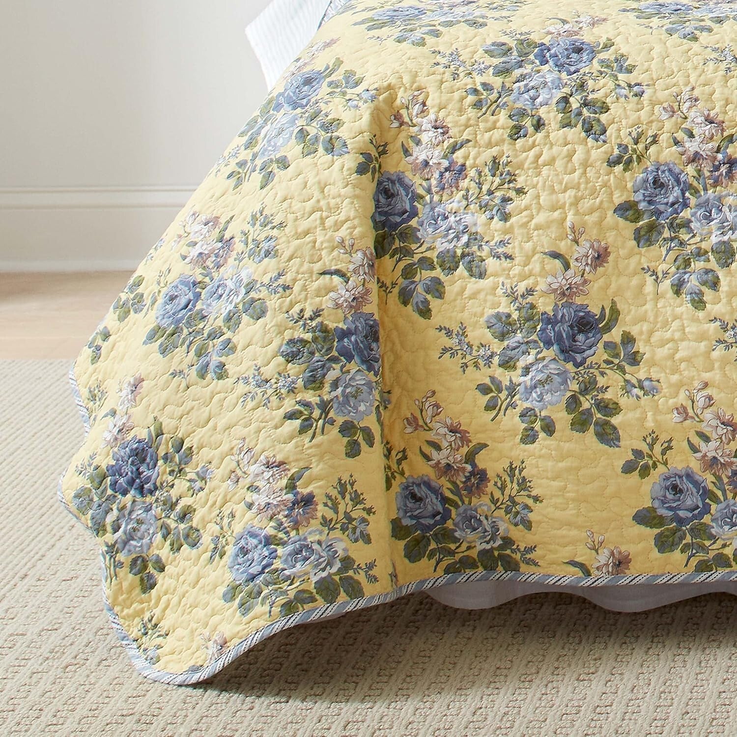 Lightweight & Breathable Floral Cotton Quilt Set - Queen, Pre-Washed Softness