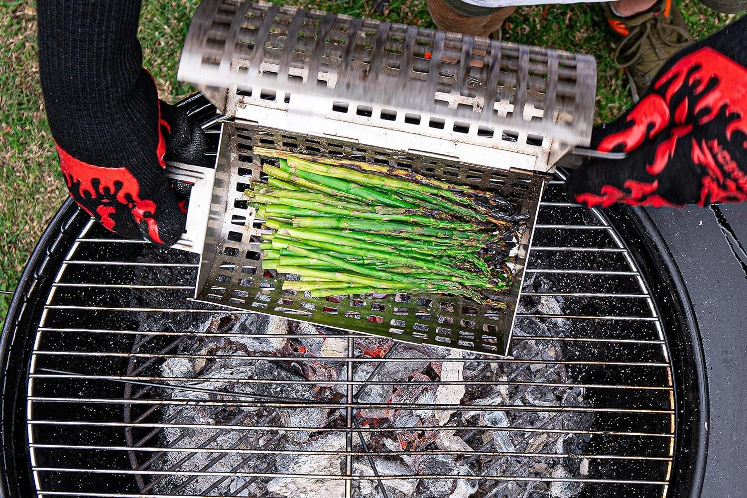Effortless Grilling: Large Capacity Stainless Steel Basket with Snap-Lid Design
