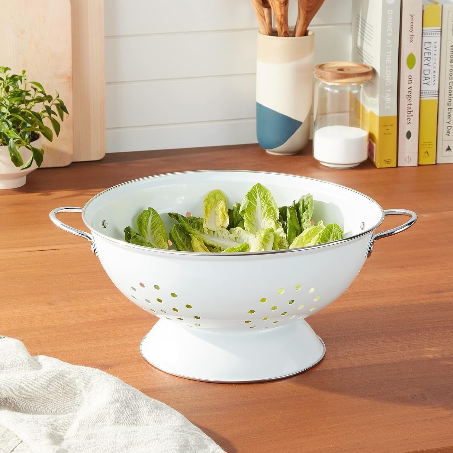 Art Deco 3 Quart Powder Coated Colander - Elegant Kitchen Essential in White