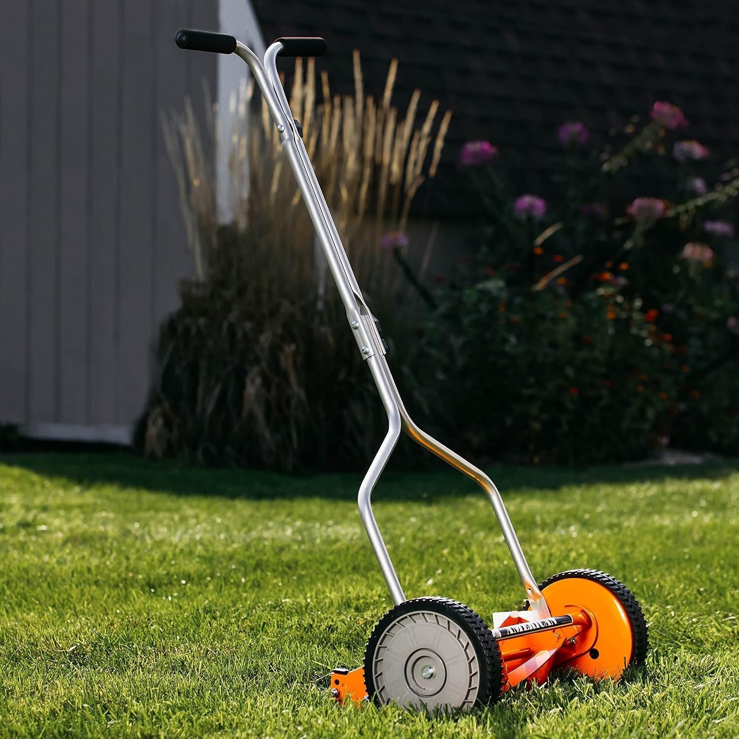 Effortless 14-Inch Push Reel Mower - Environmentally Responsible Lawn Care