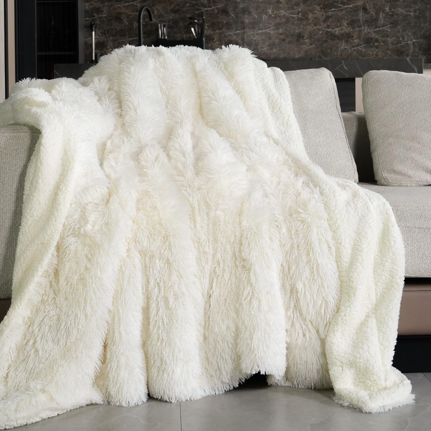 Luxurious Cream Faux Fur Throw - Reversible 60x80 Blanket for Year-Round Comfort