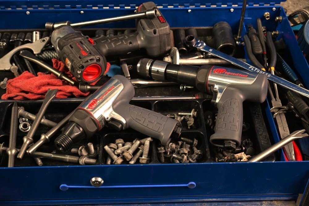 Versatile Short Barrel Air Hammer - Reduced Vibration and Quick Change Retainer