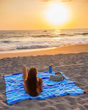 Load image into Gallery viewer, Compact and Lightweight Microfiber Beach Towel 72x72 – Ideal for Family Trips