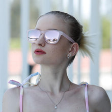 Load image into Gallery viewer, Stylish HD Polarized Sunglasses with Classic Retro Design and UV Protection