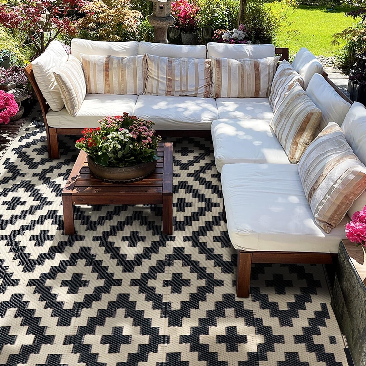 Durable 6'x9' Reversible Outdoor Rug - Stylish Black & Beige for Summer Picnics