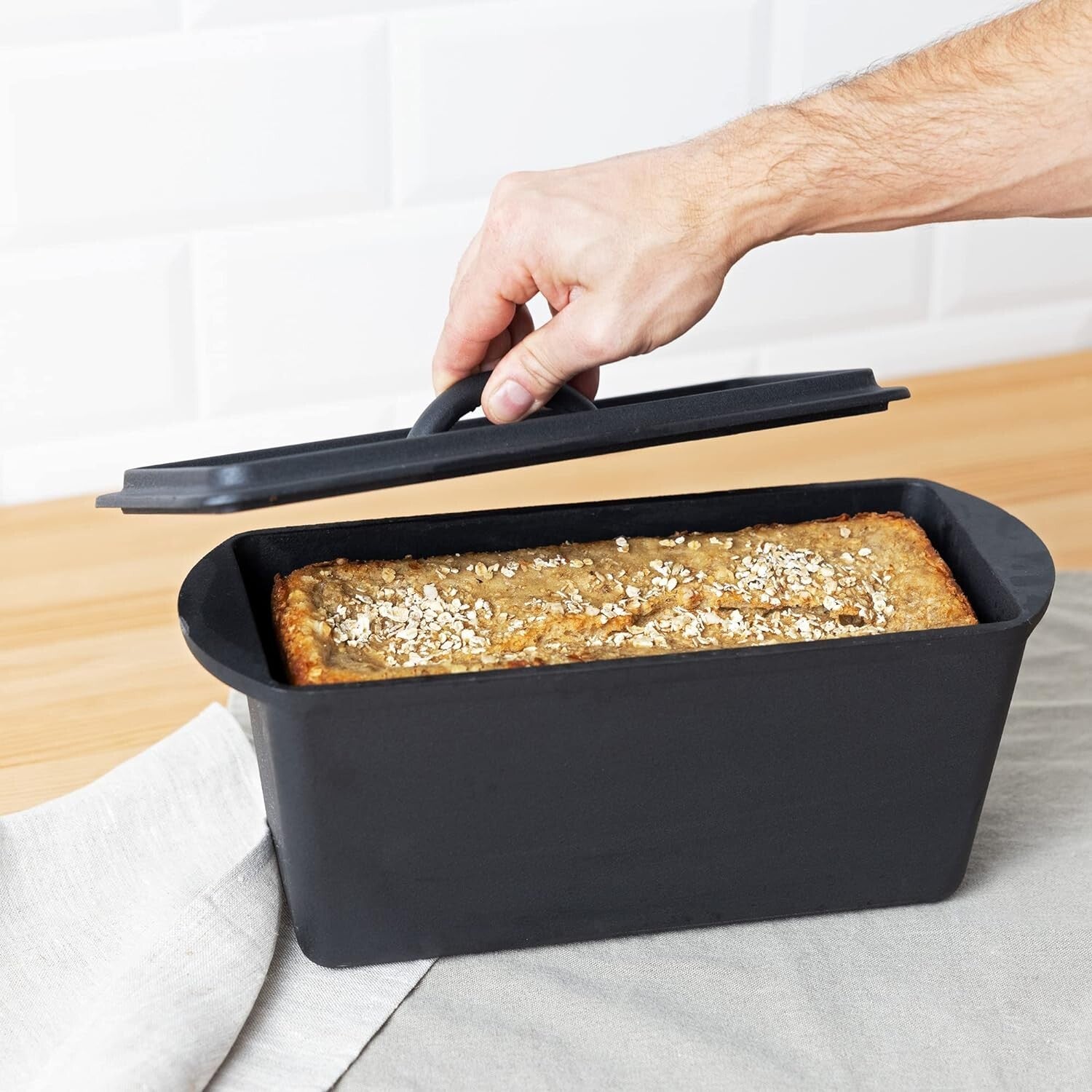 Elegant Cast Iron Bread Loaf Pan with Lid - Perfect for Special Occasions