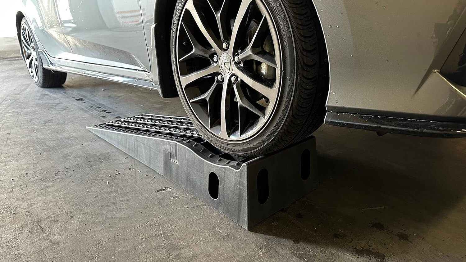 Portable Car Ramps with 6,500 lbs Capacity - Extendable Design for Accessibility