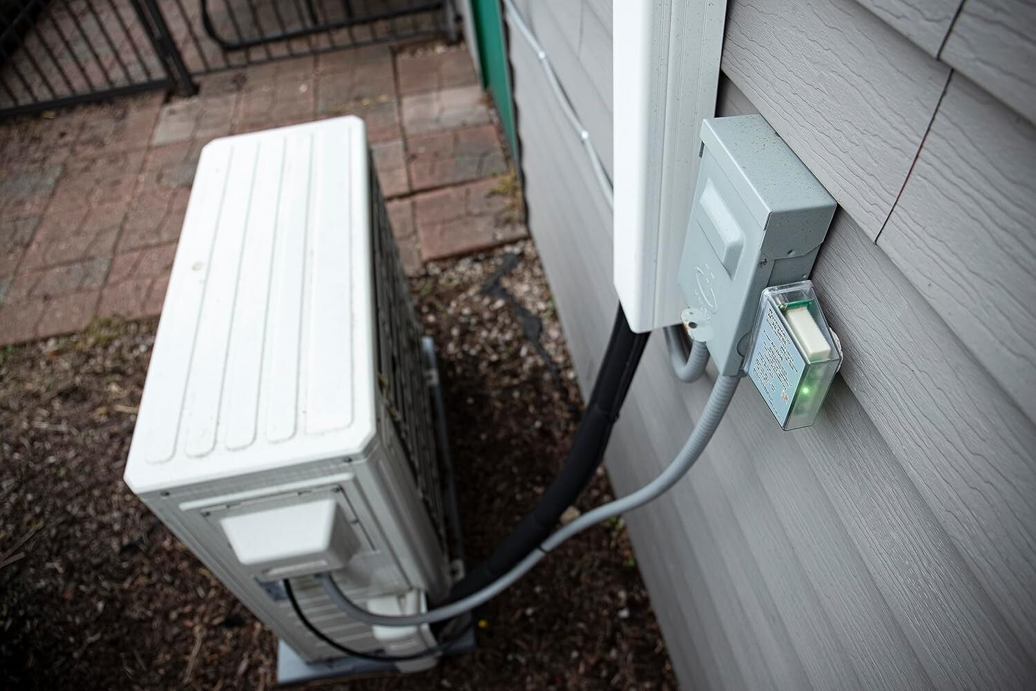 Durable 120/240 VAC Surge Protector for HVAC – Easy Installation & Long-Lasting