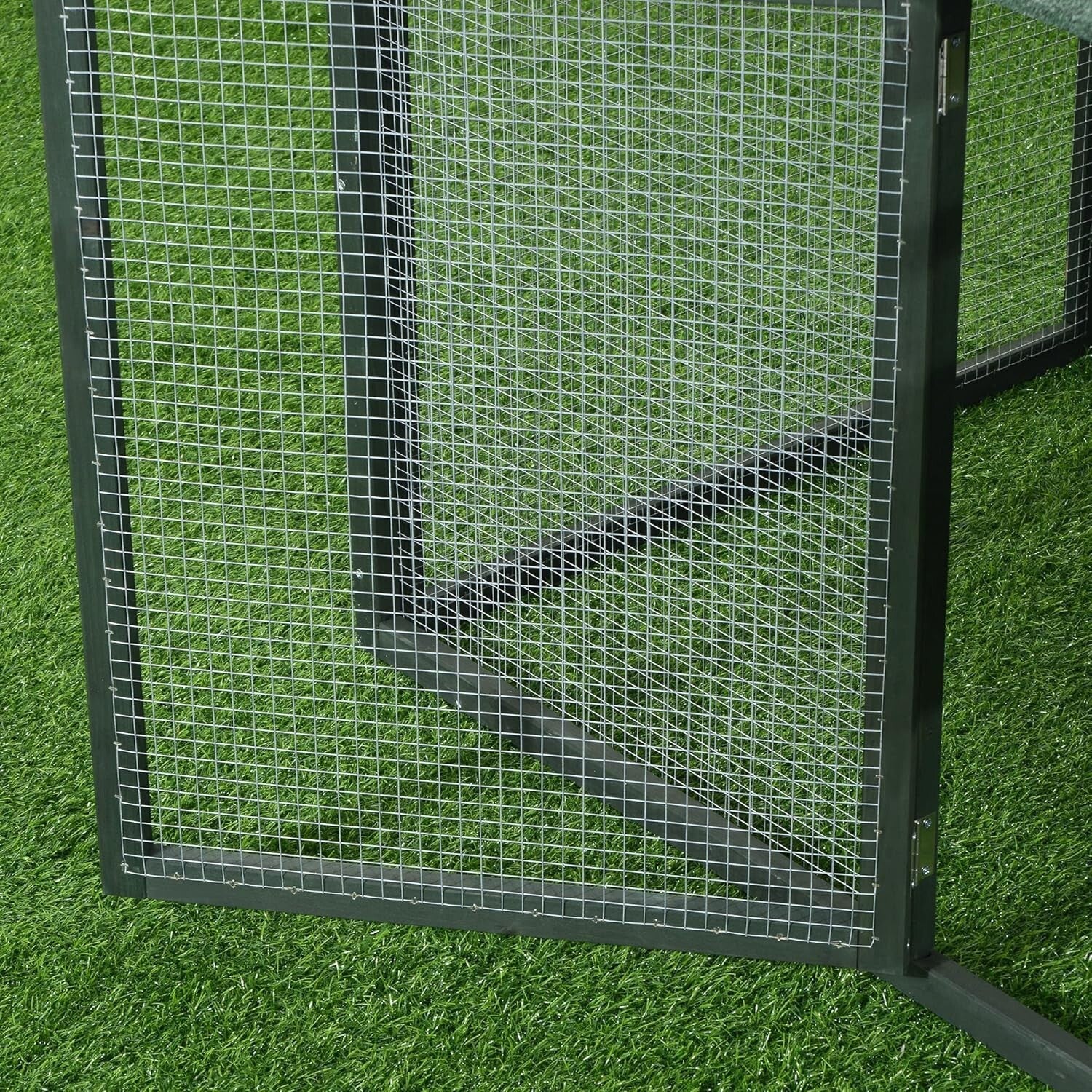 Eco-Friendly 84" Chicken Coop with Water-Resistant Roof - Perfect for All Breeds