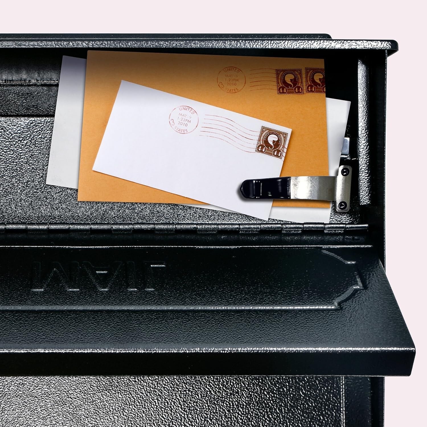 Classic Heavy-Gauge Locking Mailbox with Anti-Pry Mechanism - Mount Securely