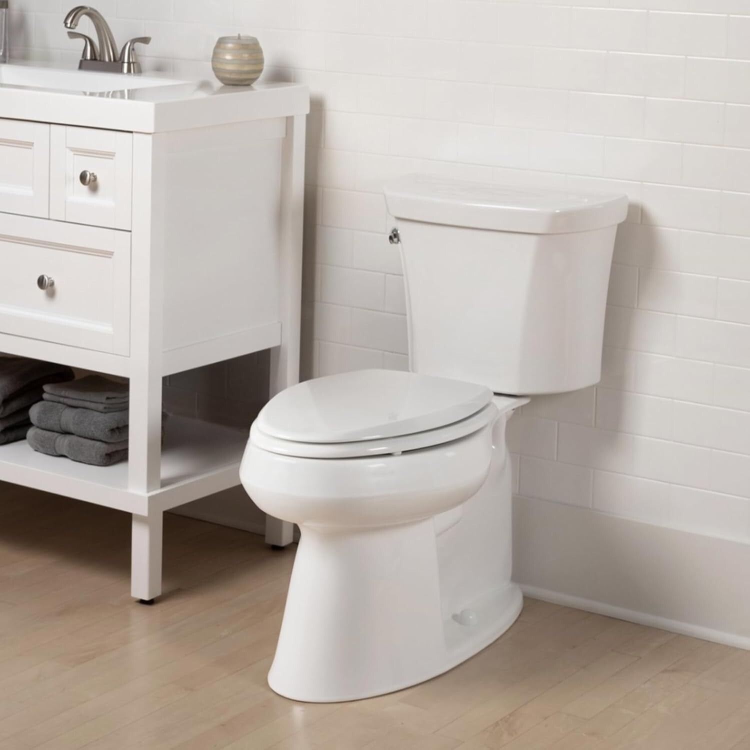 Premium Slow Close Toilet Seat – Clean White Elongated Wood for Modern Bathrooms