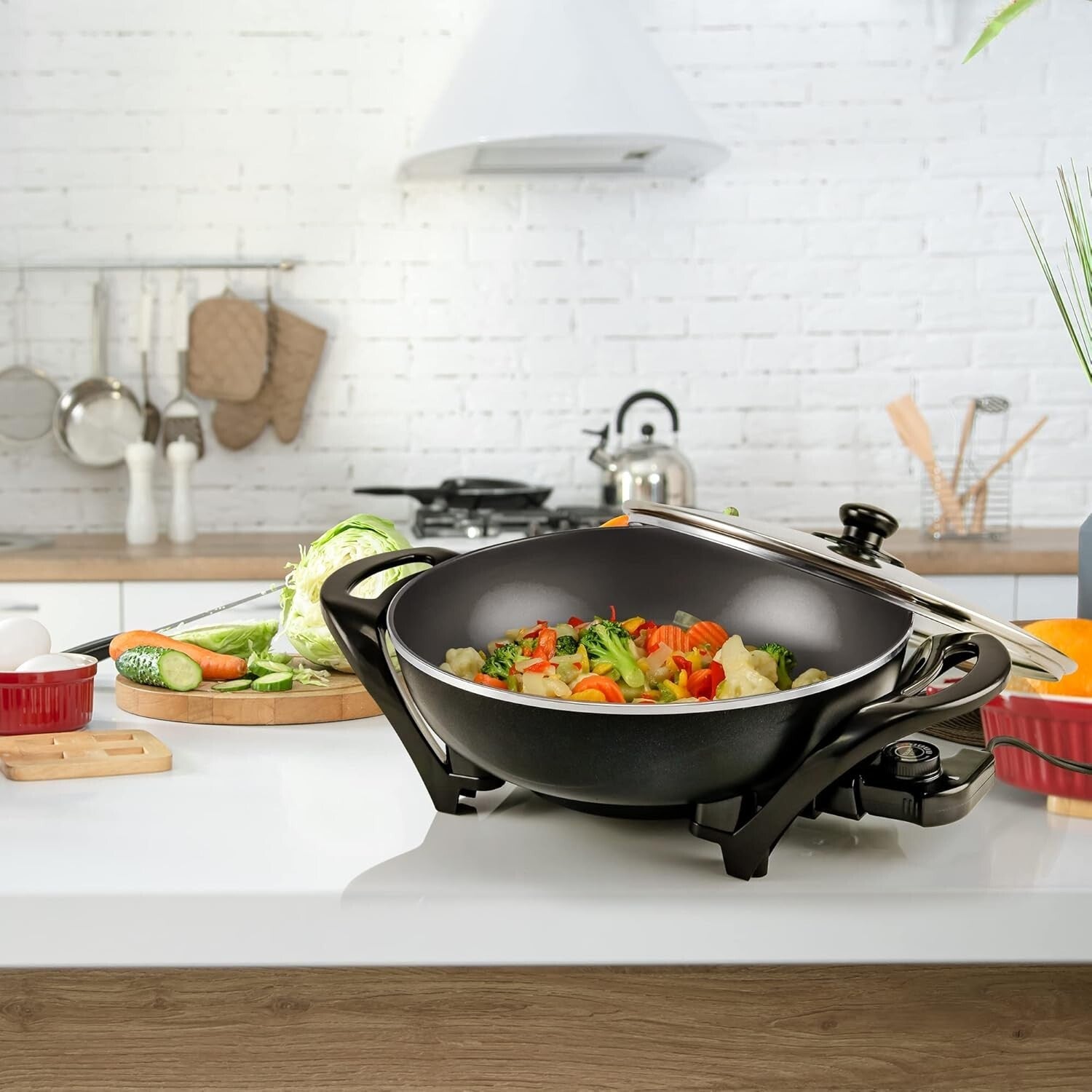 1400W Electric Skillet: Adjustable Temp & Nonstick, Perfect for Family Meals