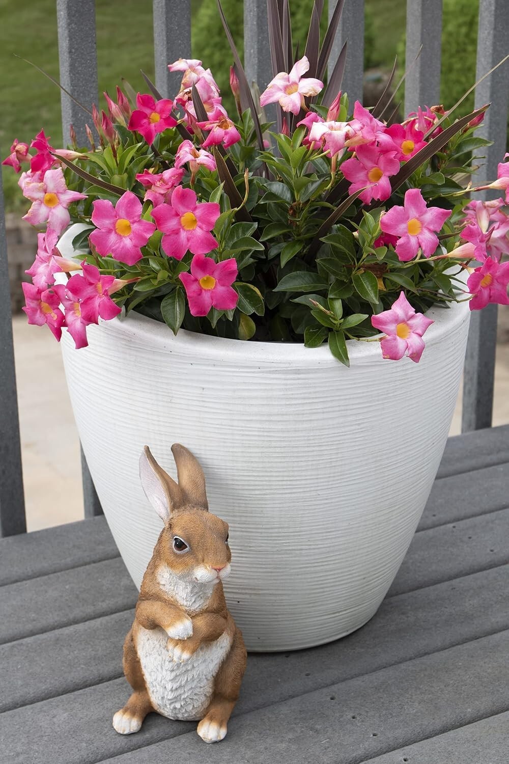 Charming Hand-Painted Rabbit Garden Statue - Durable Resin Outdoor Décor