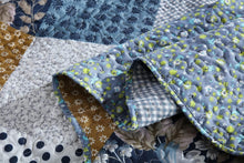 Load image into Gallery viewer, Elegant King Quilt Set - Reversible Floral Patchwork for Stylish Farmhouse Decor