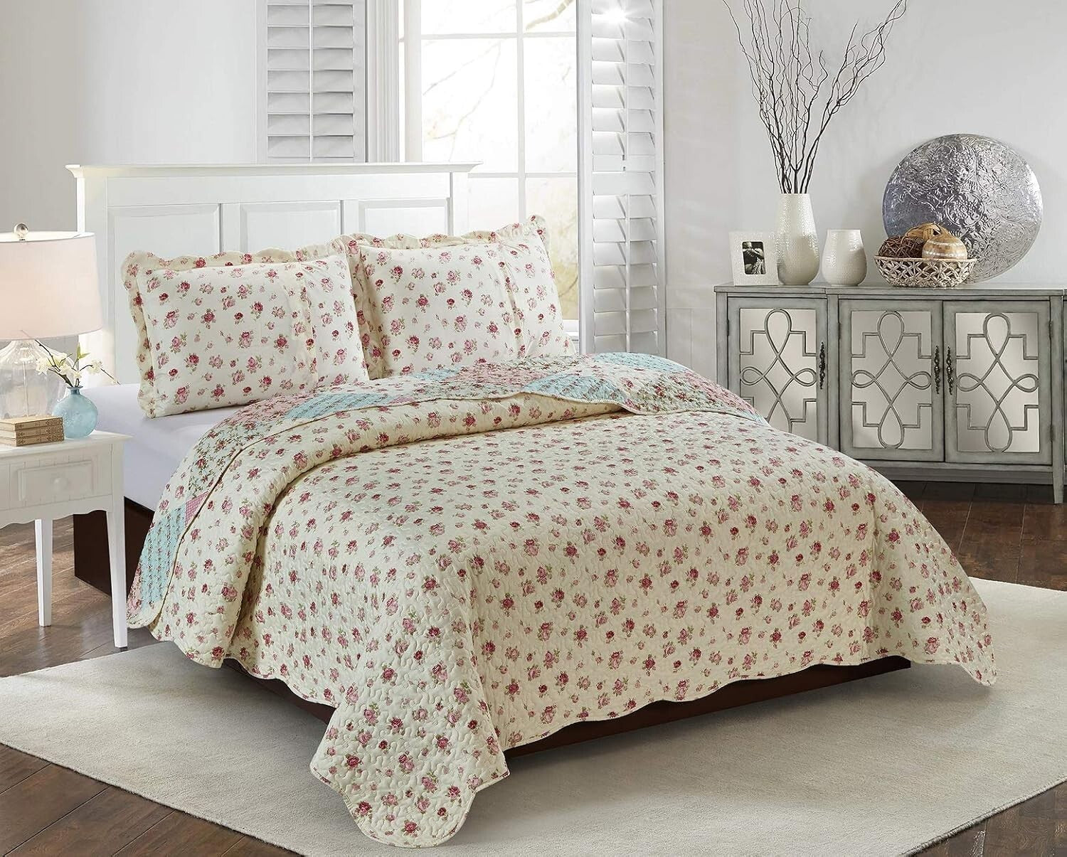 Elegant 3-Piece Rose Quilt Set for All-Season Comfort - Full/Queen Size