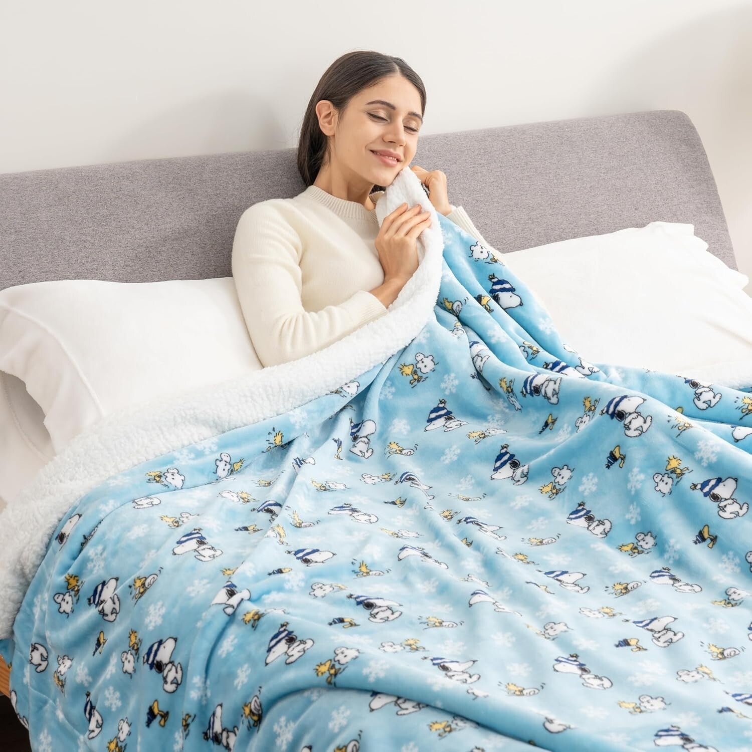 Heavyweight Snoopy & Woodstock Sherpa Blanket 90x90 - Cozy Travel Companion