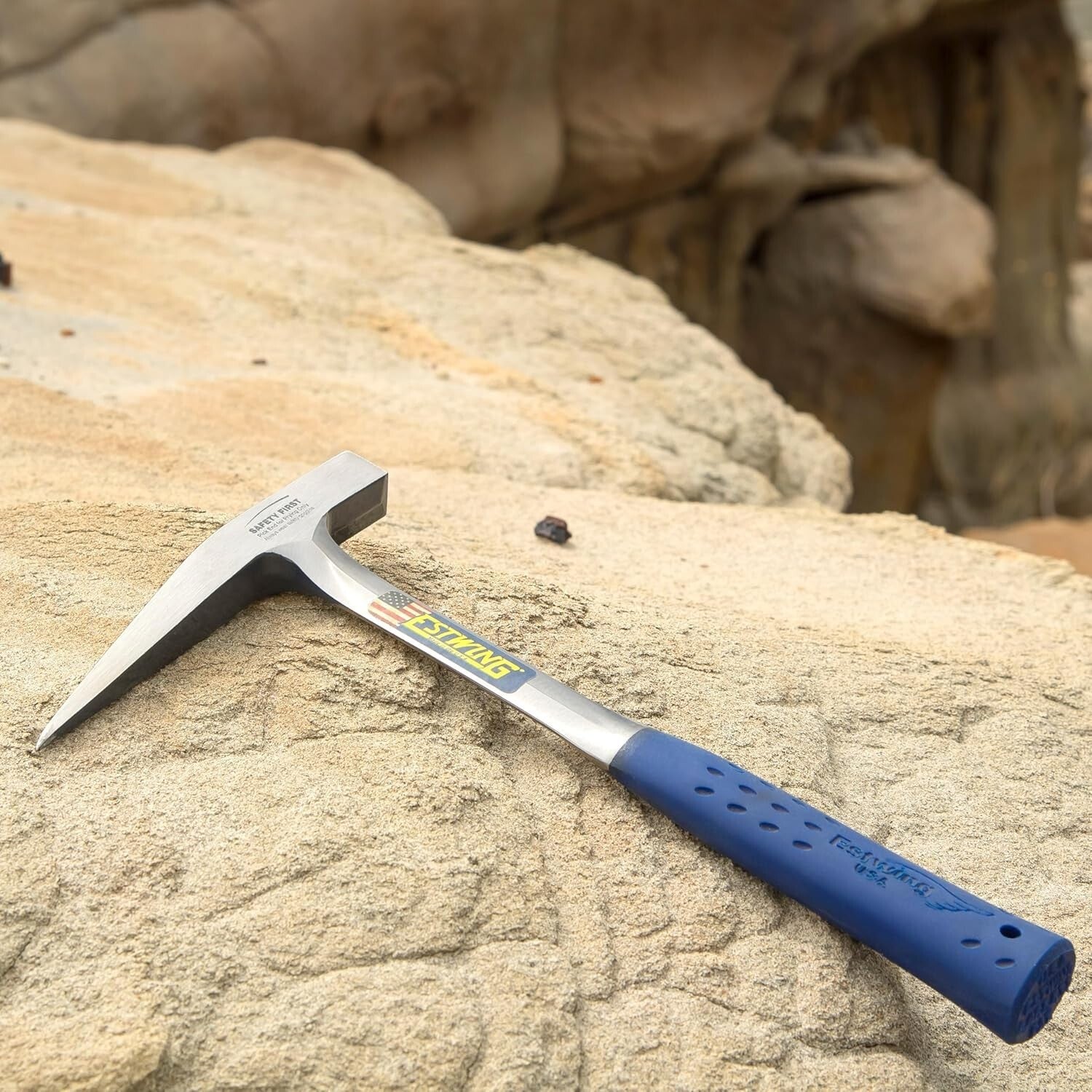 Versatile 22 oz Geological Hammer with Patented Shock Grip for Professionals