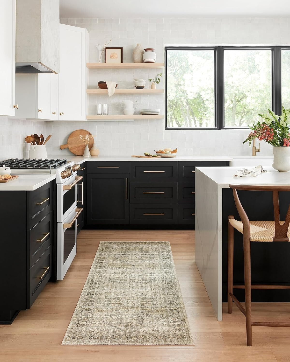 Elegant 6' x 9' Traditional Area Rug - Stain Resistant & Durable Polyester