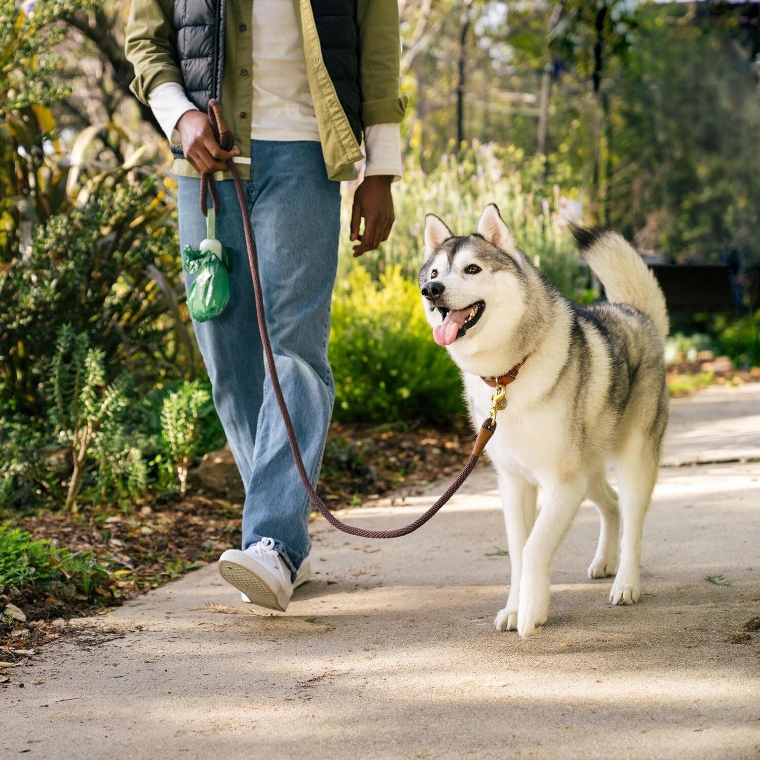 Durable Dog Poop Bag Holder with 900 Lavender Bags - Compact & Leakproof Design