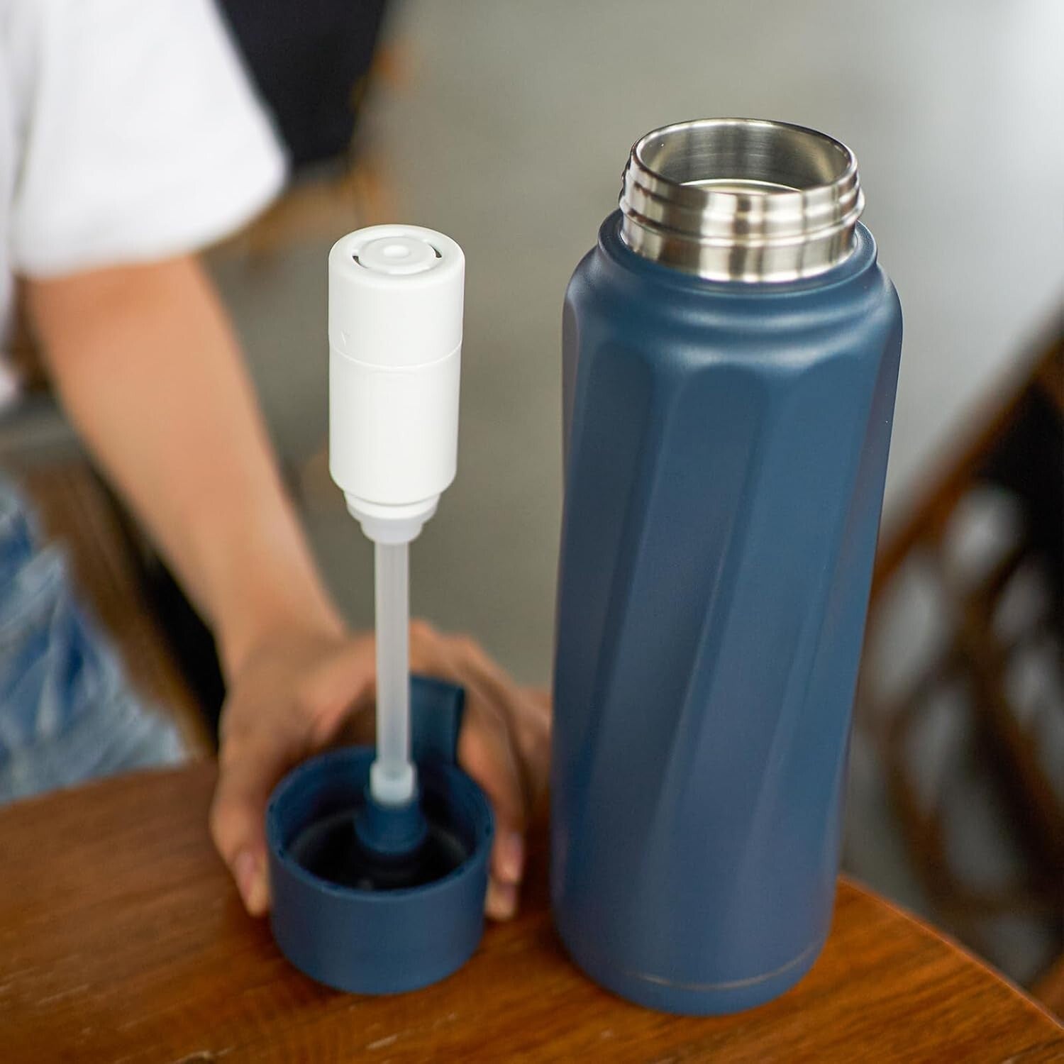 Bluetooth-Enhanced 18oz Smart Water Bottle with Real-Time Intake Tracking