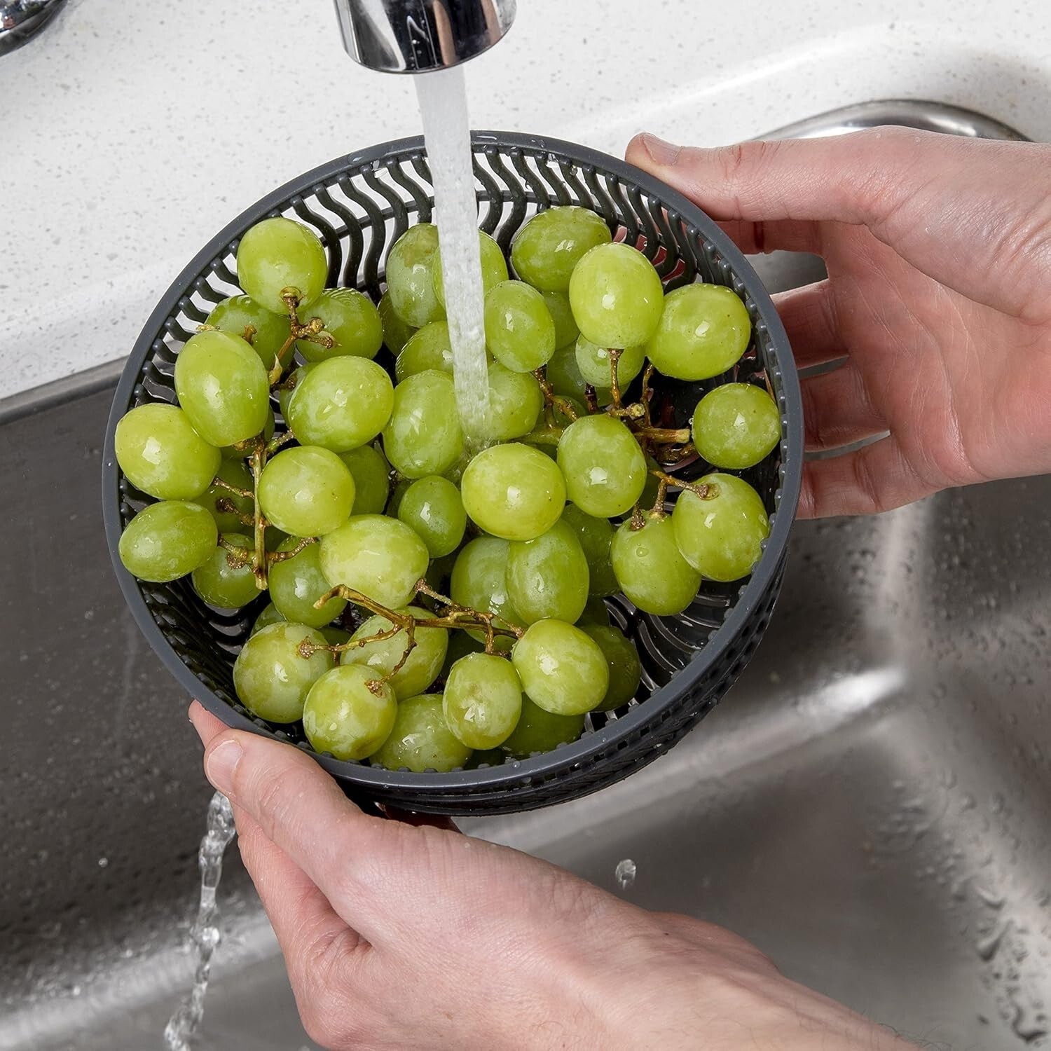 2.5 Quart Salad Spinner with Long Handle - Dishwasher Safe Kitchen Essential