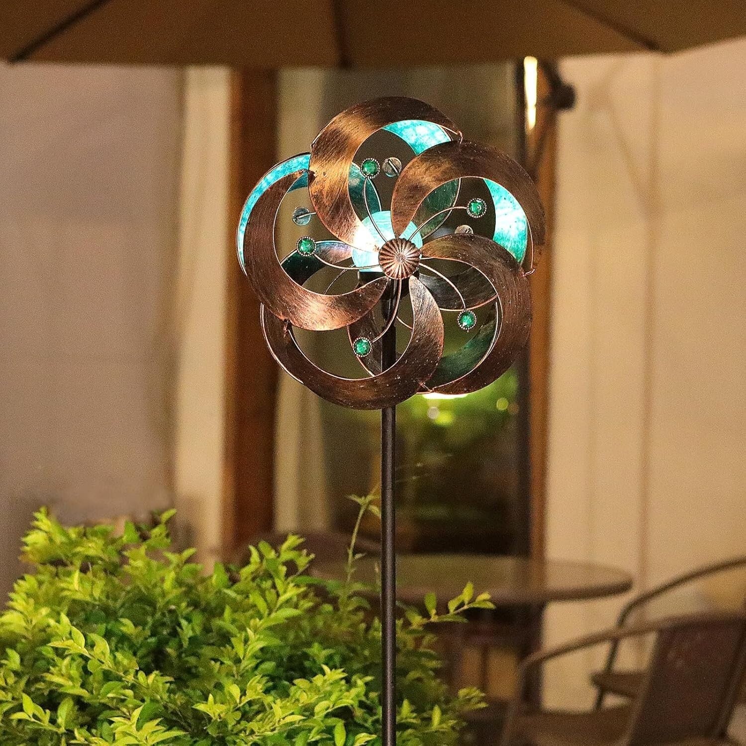 Elegant Solar Wind Spinner with Crackle Glass Ball & Kinetic Motion Design