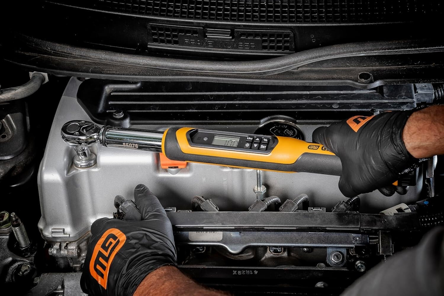 Compact 3/8 Drive Electronic Torque Wrench - Smart Alerts & Lightweight Design