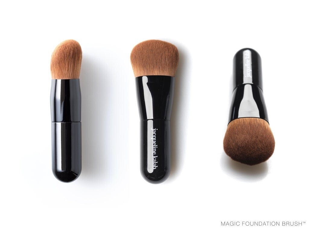 Travel-Friendly Foundation Brush: Achieve Professional Quality Makeup in Seconds