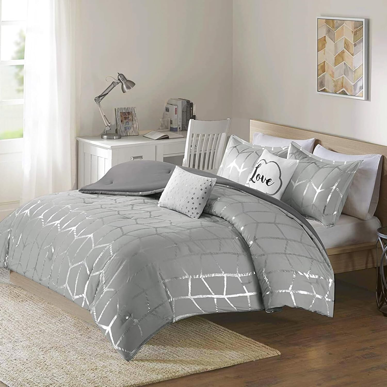 Trendy All-Season 5-Piece Comforter Set with Matching Shams & Decorative Pillows