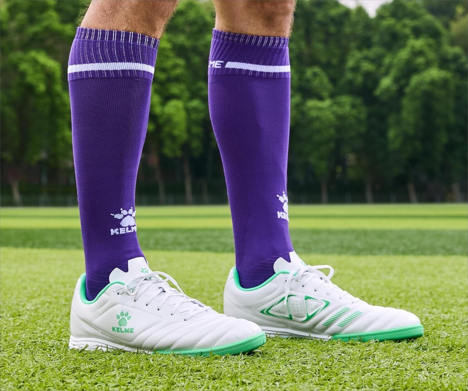 Multi-Purpose Soccer Cleats with Arch Support - Ideal for Various Surfaces