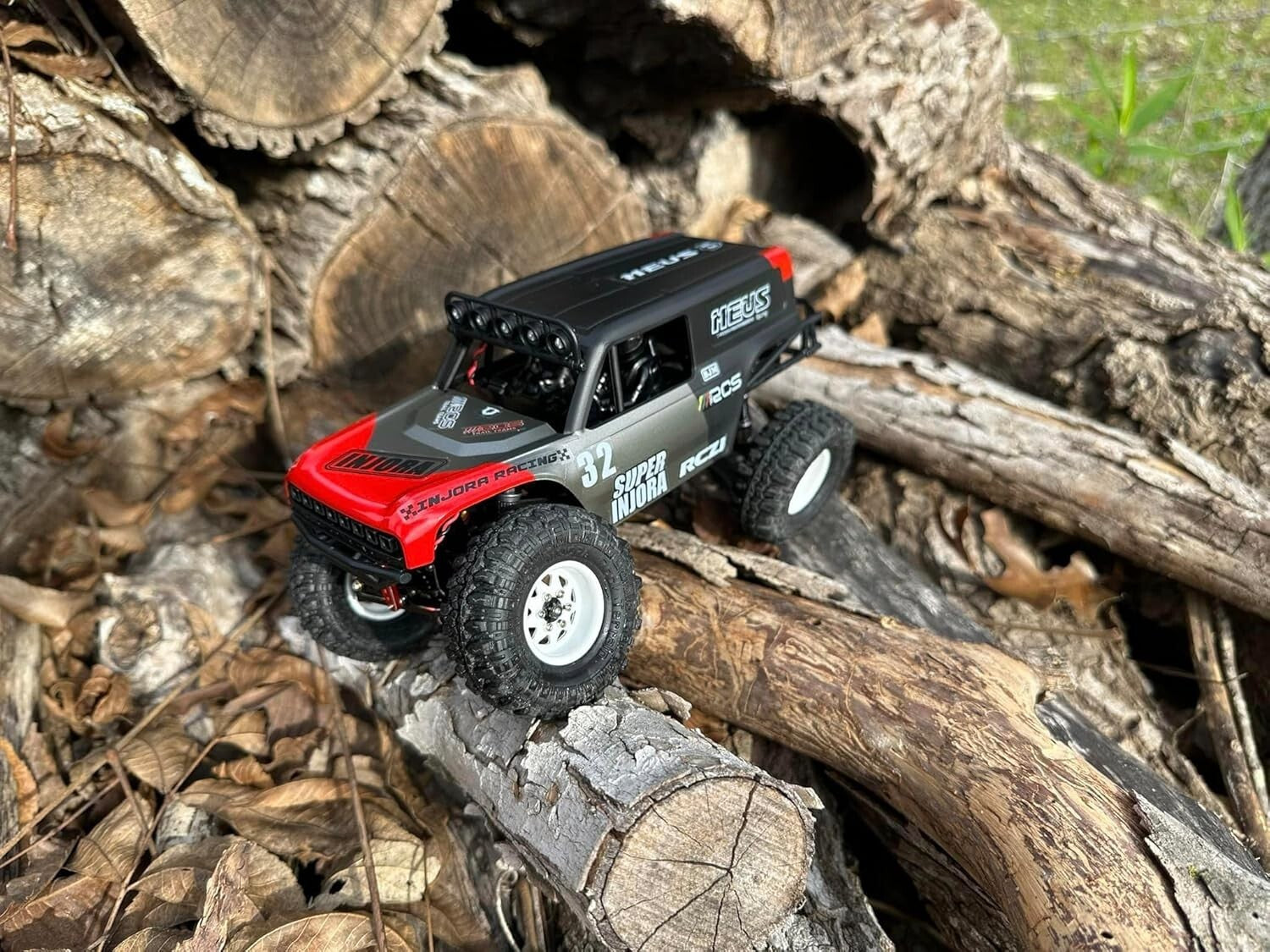 Customizable ABS+Nylon Body Shell with Carbon Fiber Frame for 1/24 RC Crawlers