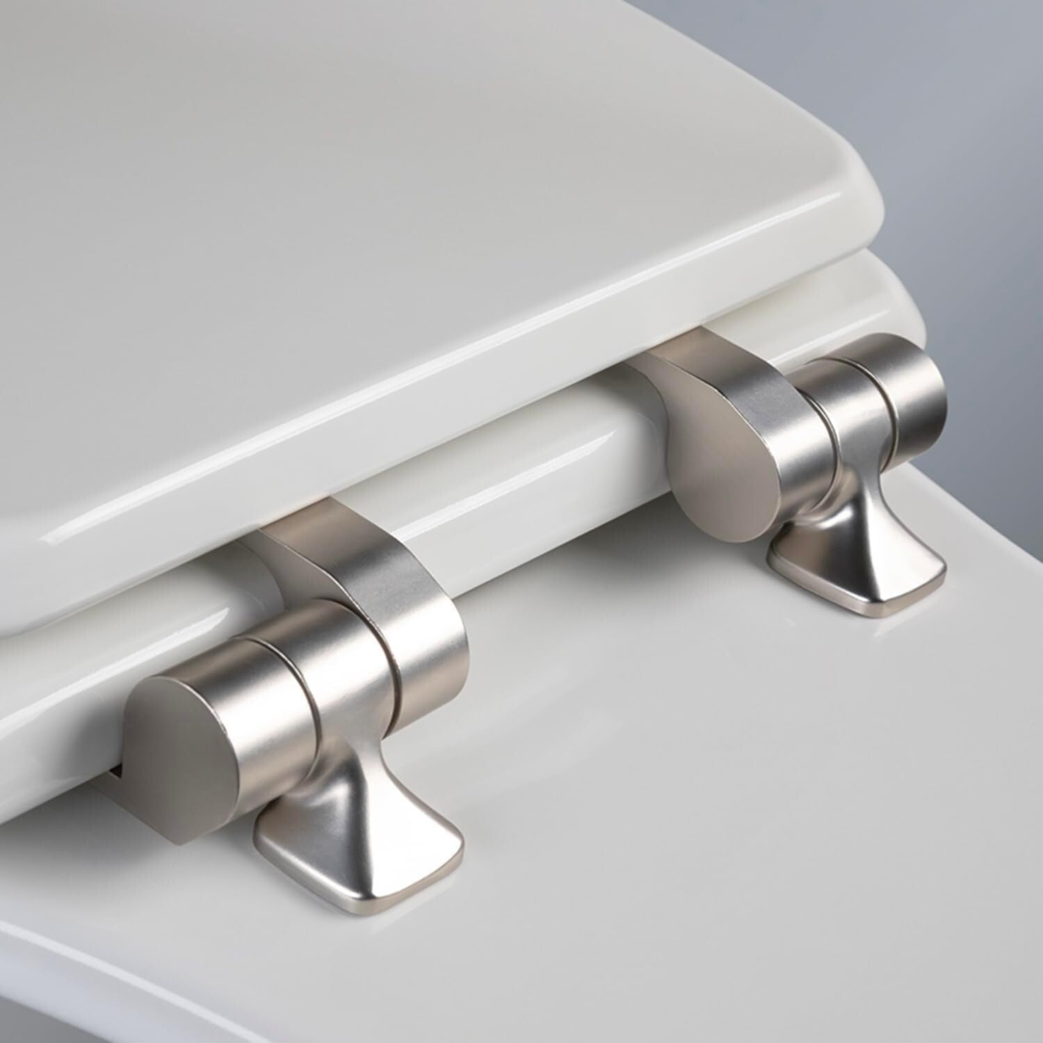 Durable Bennett Toilet Seat: Brushed Nickel Hinges, Elongated, Soft Close Design