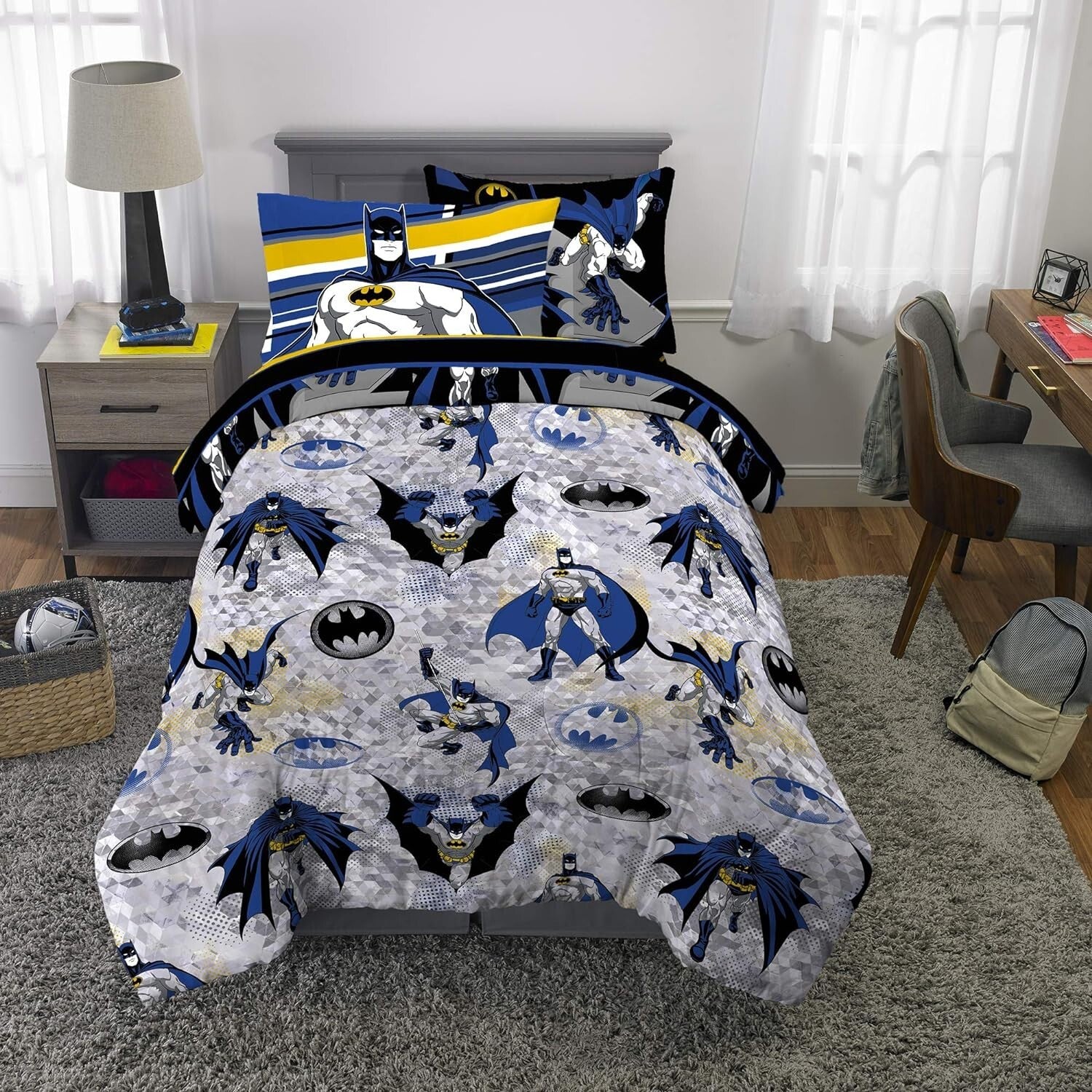 5 Piece Batman Microfiber Twin Bedding Set - Cozy Sheets and Comforter for Kids