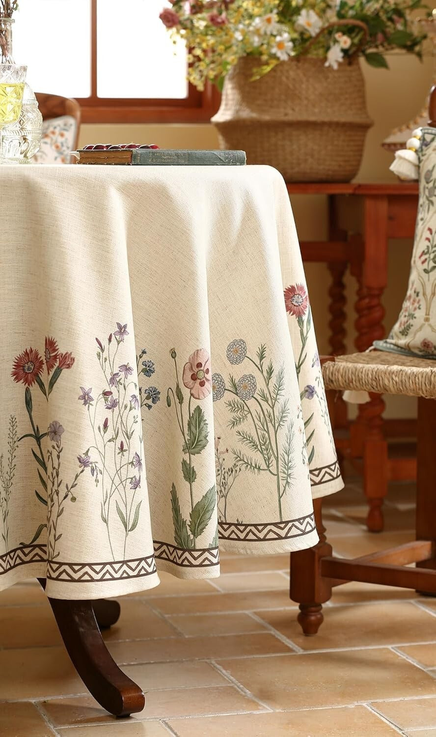 French-Style Floral Tablecloth 67" Round - Perfect for Parties and Holidays