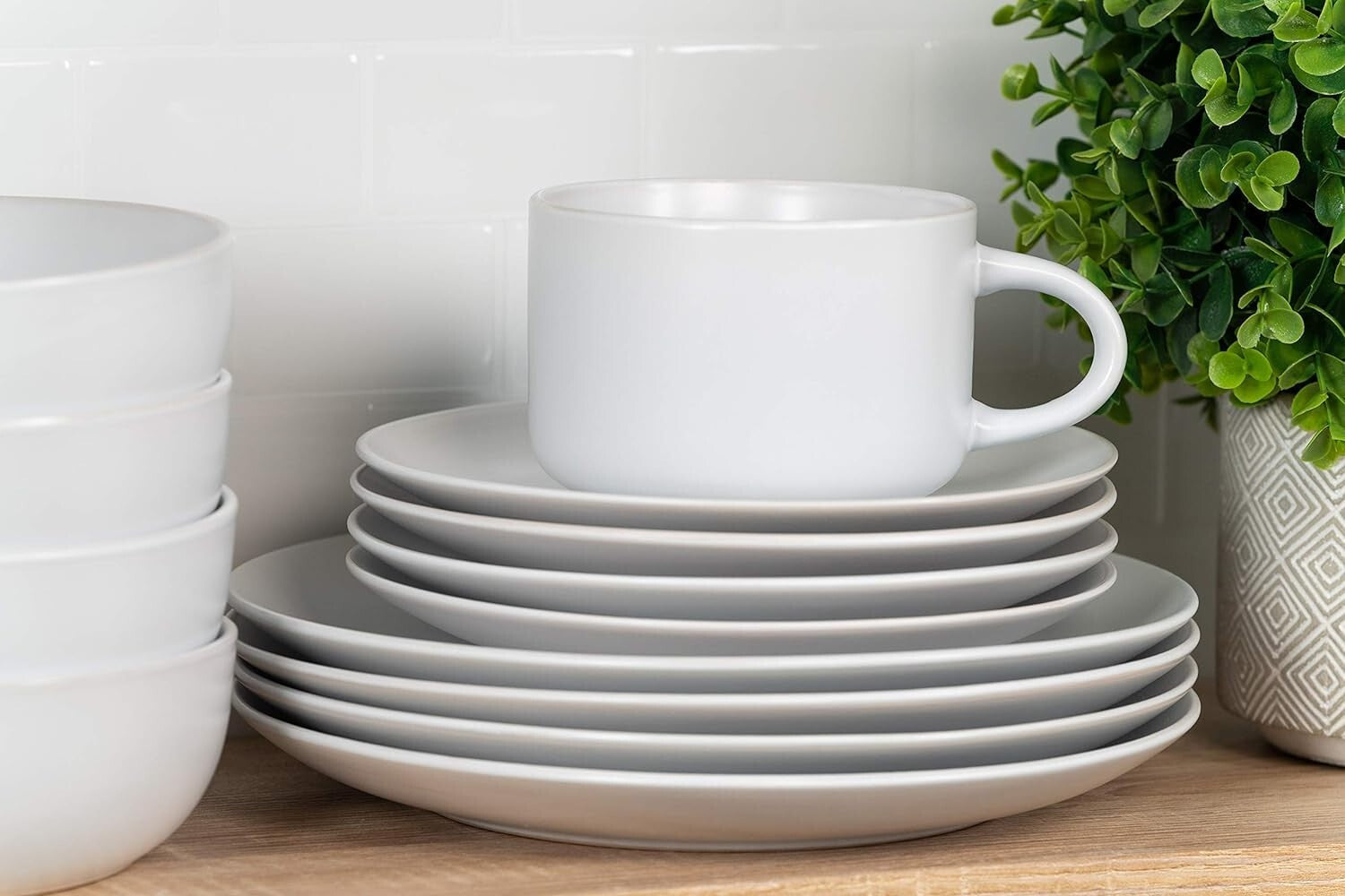Elegant Matte Stoneware Dinnerware Pack of 16 - Microwave & Dishwasher Safe