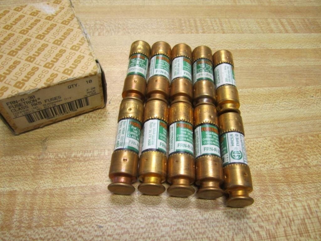 Surface Mount 30A Dual Element Fuse - 250V Safety Solution for Professionals