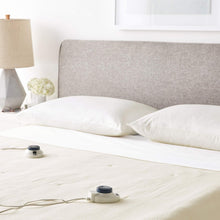 Load image into Gallery viewer, Luxurious Electric Heated Micro-Fleece Blanket with Automatic Shut-Off Feature