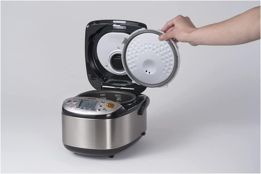 Multi-Setting Rice Cooker with Retractable Cord - Ideal for Hassle-Free Cooking