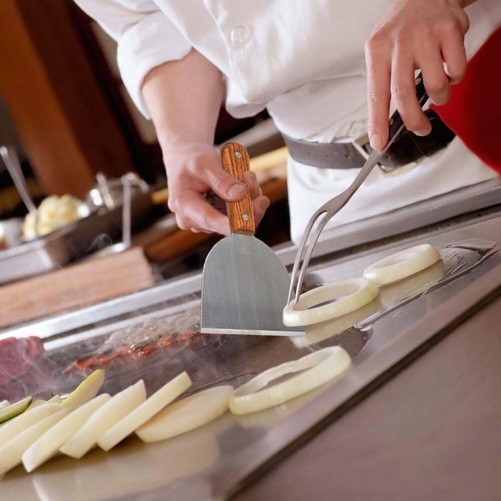 Efficient Heavy Duty Grill Scraper with Extra Blades - Ultimate Kitchen Tool