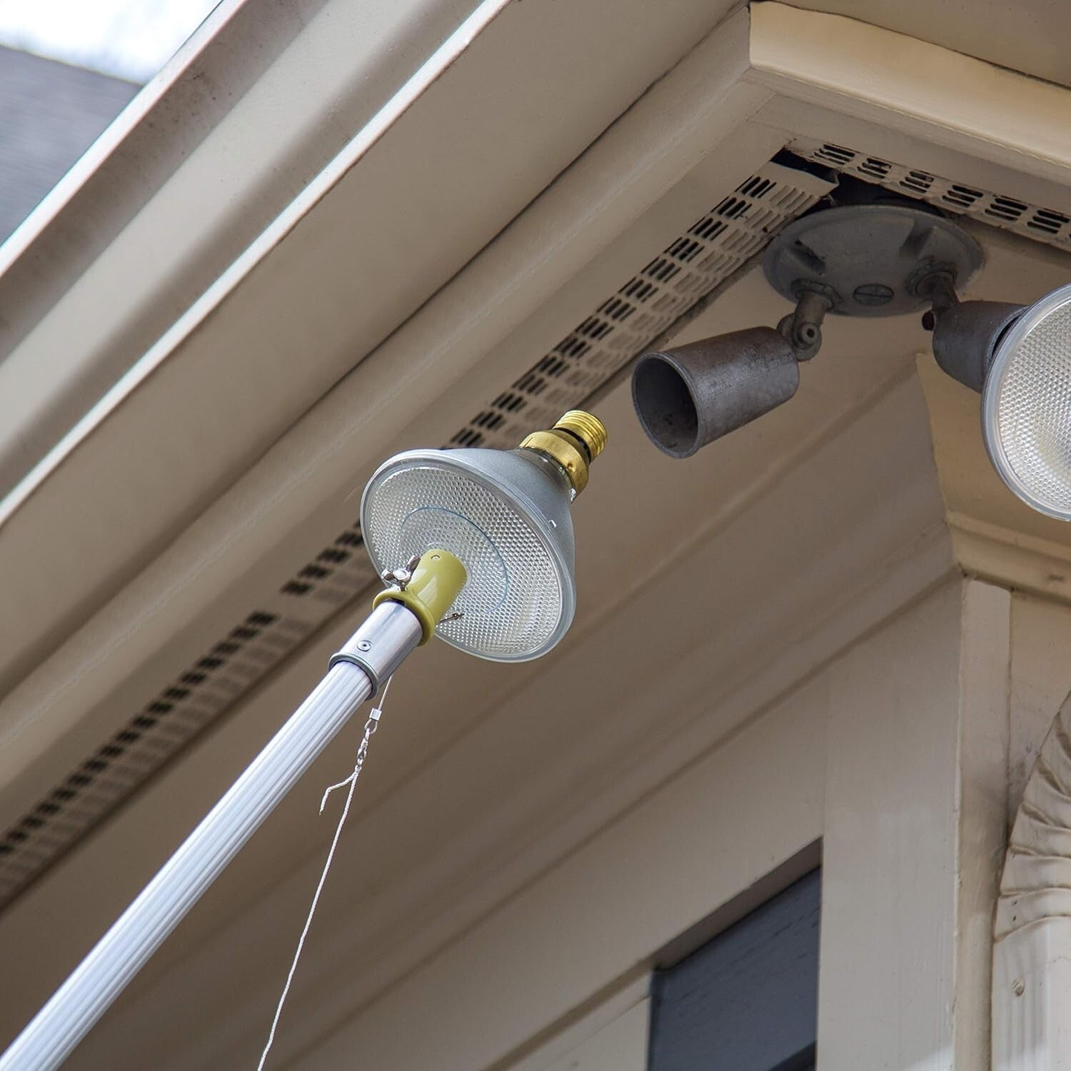 DOCA Telescoping Bulb Changer Kit for High Ceilings - Suction Cup + Cage Head