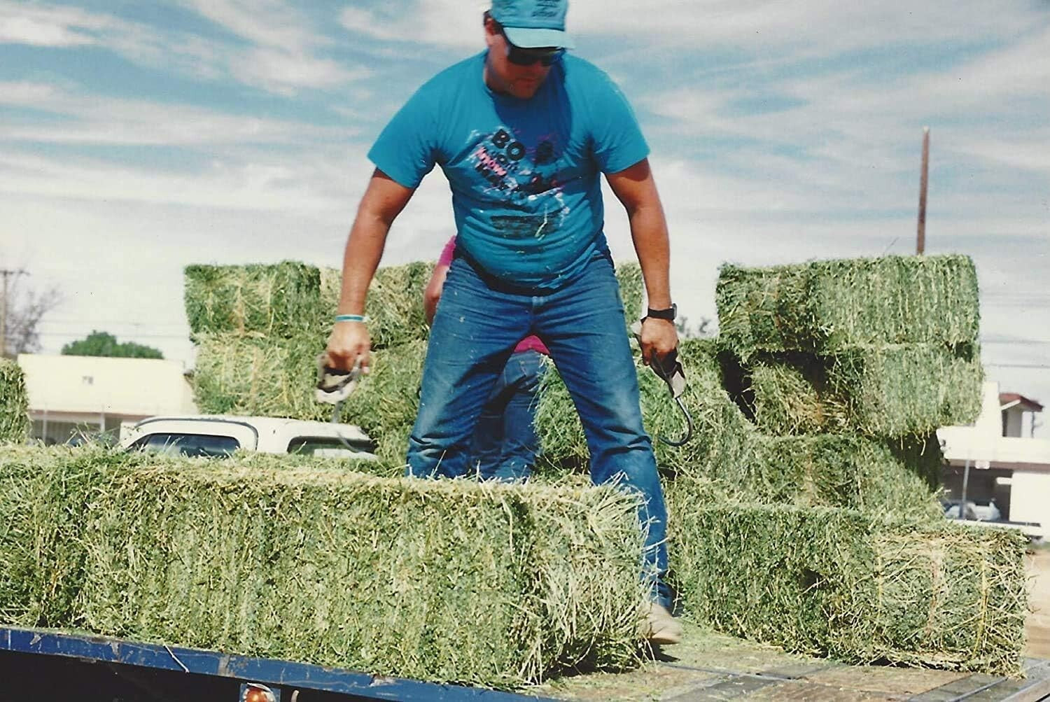 Efficient 9-Inch Hay Bale Hooks Set with Long Leather Guards – Farmer's Choice